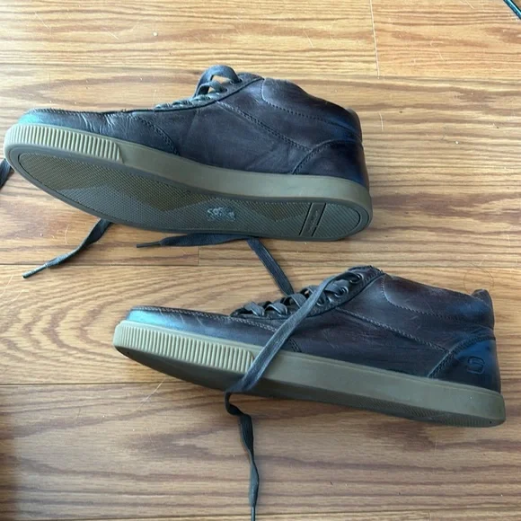 Shoes - Picture 2 of 4